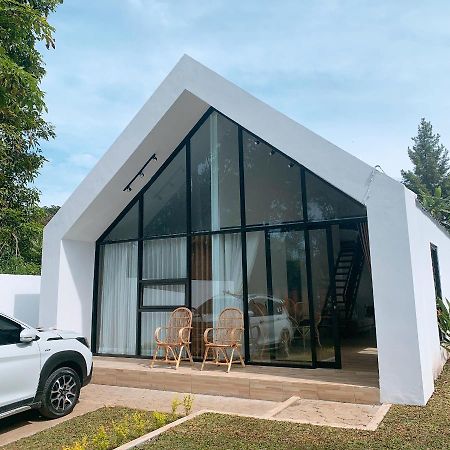 Casa De Gaudi Lembang Villa Luaran gambar